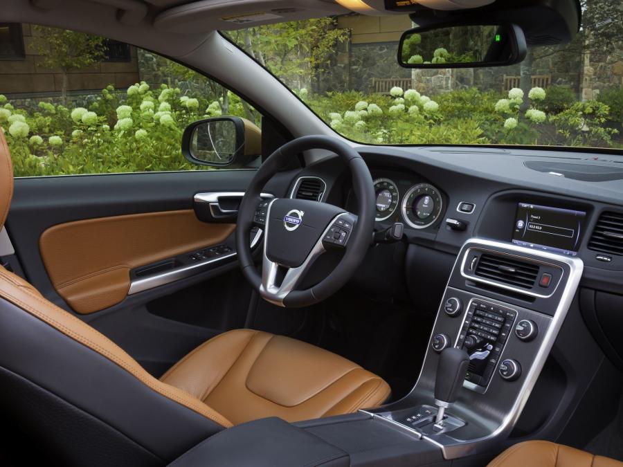  Volvo S60 T6 2010 года  (US) (фото 21 из 24)